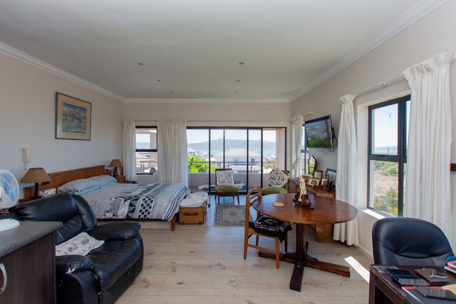 5 Bedroom Property for Sale in Myburgh Park Western Cape